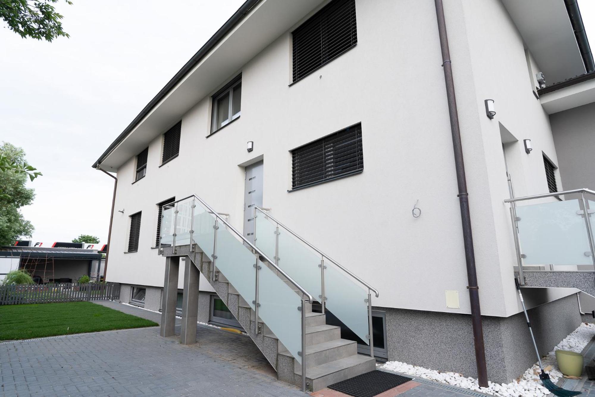 براغ The Dante Villa Apartments المظهر الخارجي الصورة